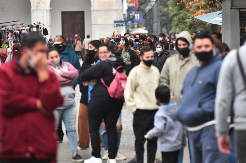 Largas colas se registraron en la jornada de hoy en los centros de testeos de la ciudad de Córdoba.