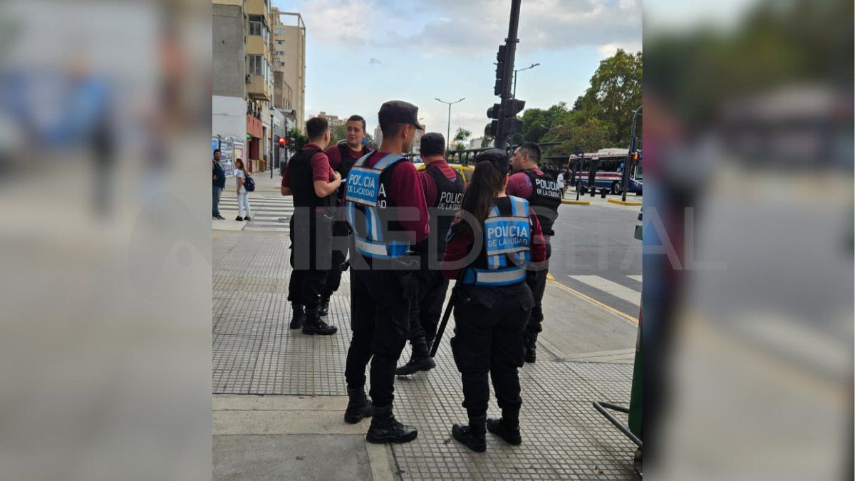 La policía de la Ciudad de Buenos Aires estuvo presente cuando el denunciante se presentó a reclamar por su vehículo La policía de la Ciudad de Buenos Aires estuvo presente cuando el denunciante se presentó a reclamar por su vehículo