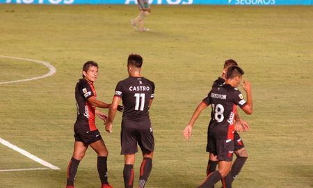 Colón venció 2-1 a Aldosivi y es líder la Zona A de la Copa de la Liga con puntaje ideal. En la próxima fecha enfrentará a Estudiantes de La Plata. Colón venció 2-1 a Aldosivi y es líder la Zona A de la Copa de la Liga con puntaje ideal. En la próxima fecha enfrentará a Estudiantes de La Plata.