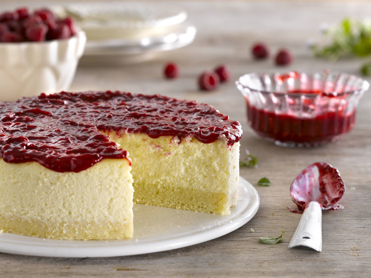 El cheesecake es un postre clásico y delicioso, y su receta es muy sencilla. El cheesecake es un postre clásico y delicioso, y su receta es muy sencilla.