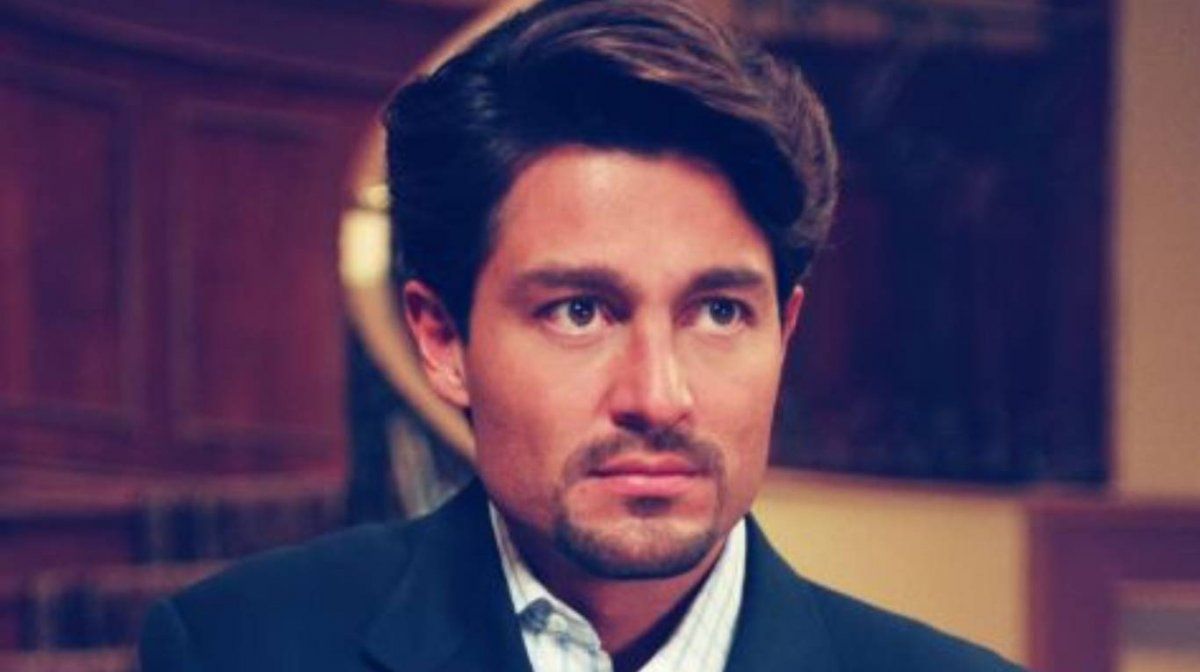 Fernando Colunga aterrizó en Buenos Aires por trabajo.