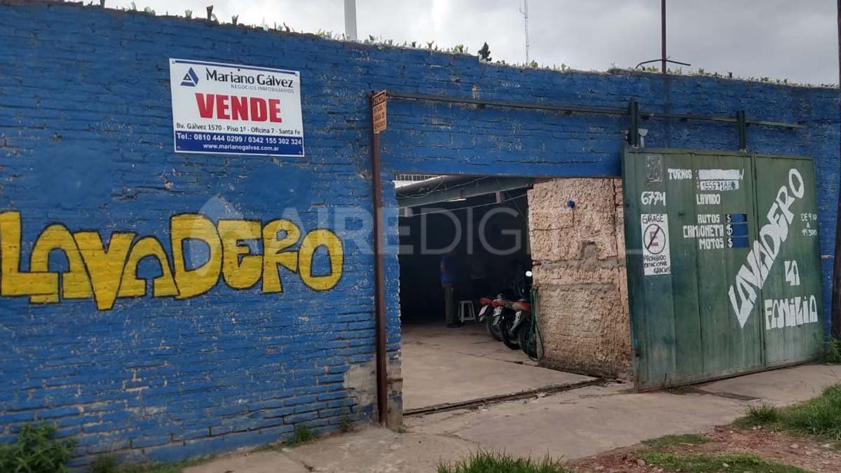 Harto de que le roben en el lavadero, escondió las herramientas dentro de su propio auto: se llevaron el auto