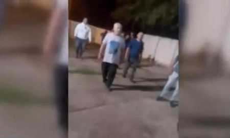 escandalo en un templo evangelico: dos pastores se agarraron a palazos frente a los fieles escandalo en un templo evangelico: dos pastores se agarraron a palazos frente a los fieles