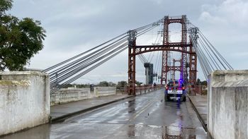 Fuerte presencia policial en el Puente Colgante: qué pasó