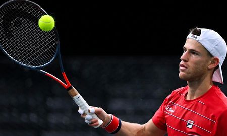 Diego Schwartzman cayó ante Alexander Zverev y pende de un hilo su continuidad en el Masters de Londres. Diego Schwartzman cayó ante Alexander Zverev y pende de un hilo su continuidad en el Masters de Londres.