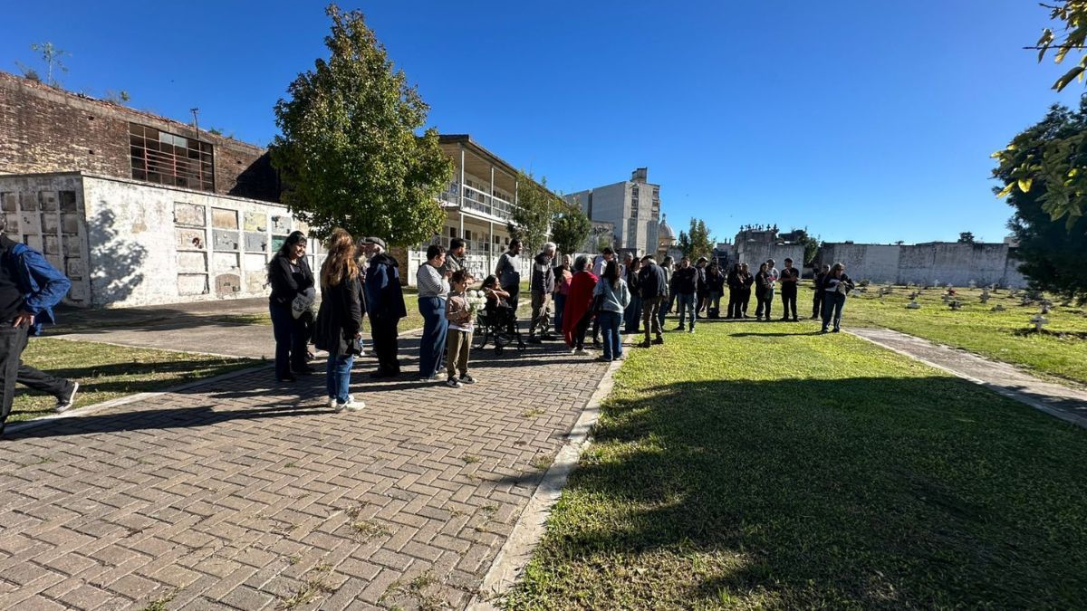 El acto reunió a familiares, organizaciones de derechos humanos y vecinos que se acercaron para participar de una jornada atravesada por la reflexión y la memoria. 