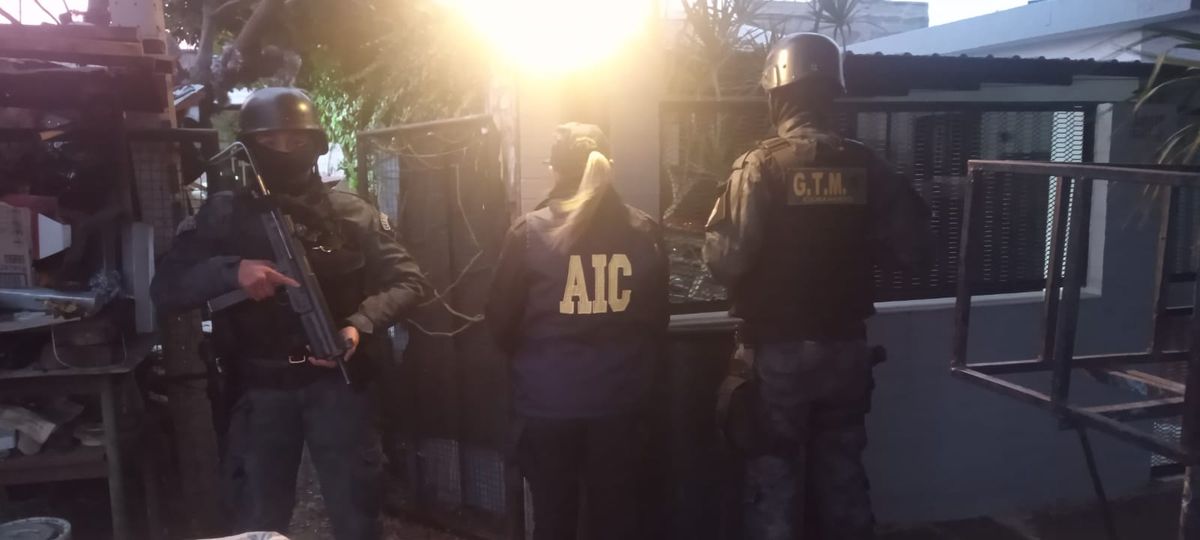 Los cuatro allanamientos se realizaron durante la noche del sábado en Rosario.