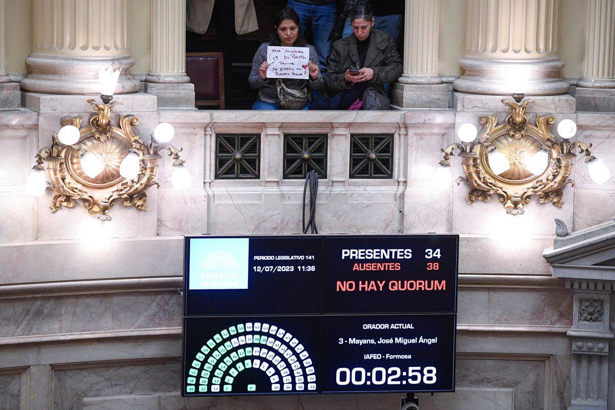 El Senado no se reúne en sesión ordinaria desde el 13 de abril. El Senado no se reúne en sesión ordinaria desde el 13 de abril.