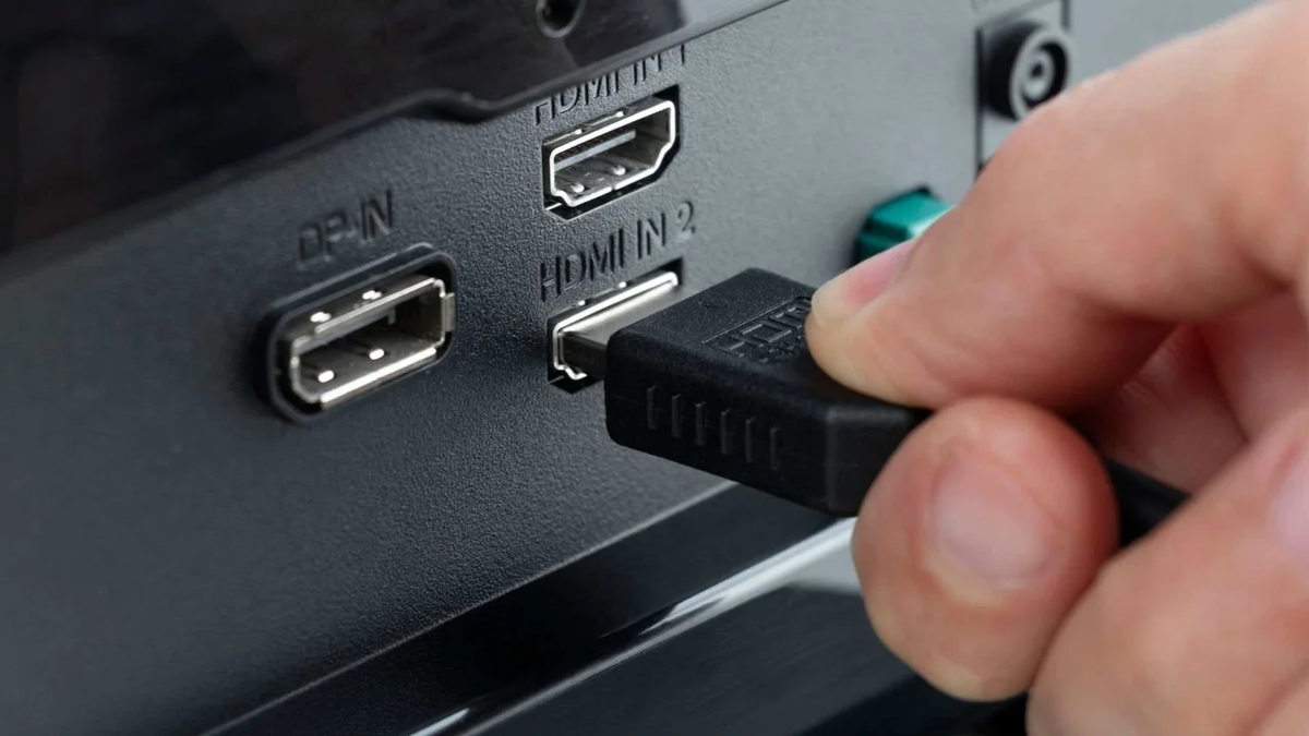 El HDMI convierte cualquier pantalla común en un centro de entretenimiento completo y moderno. El HDMI convierte cualquier pantalla común en un centro de entretenimiento completo y moderno.