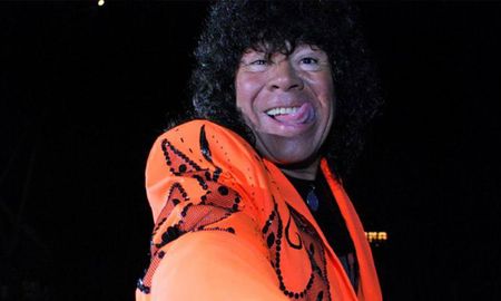 La Mona Jim&eacute;nez desvincul&oacute; a sus m&uacute;sicos y hay pol&eacute;mica.