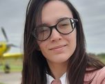 Abigail Slaboch, de 18 años, se transformó en la primera argentina con hipoacusia en obtener la licencia de piloto comercial. Abigail Slaboch, de 18 años, se transformó en la primera argentina con hipoacusia en obtener la licencia de piloto comercial.