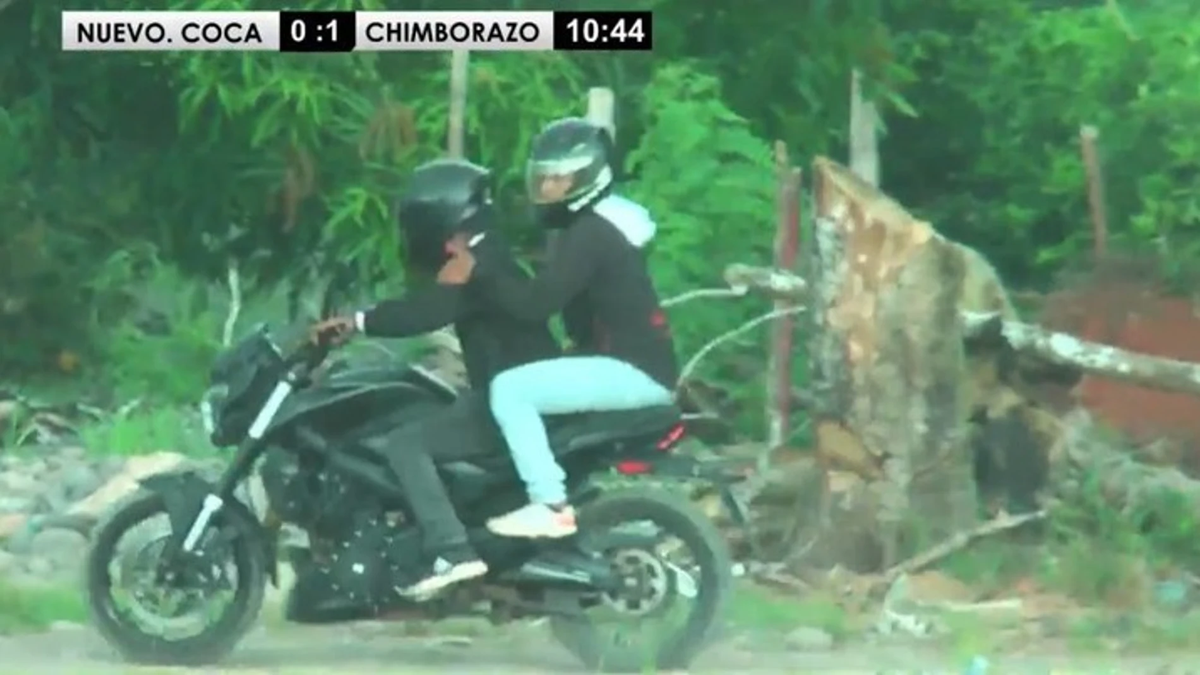 Sicarios irrumpieron en un partido de fútbol a los tiros en un intento de asesinato. Sicarios irrumpieron en un partido de fútbol a los tiros en un intento de asesinato.