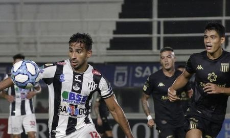 La Academia no pudo aprovechar su jerarquía e igualó ante Central Córdoba como visitante, quedándose sin chances. La Academia no pudo aprovechar su jerarquía e igualó ante Central Córdoba como visitante, quedándose sin chances.