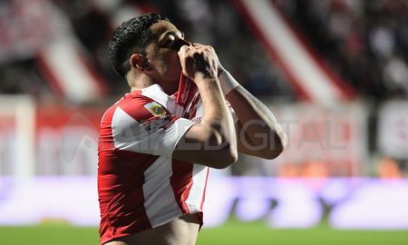 Debut goleador para el jugador proveniente de Boca en el último mercado de pases. Debut goleador para el jugador proveniente de Boca en el último mercado de pases.