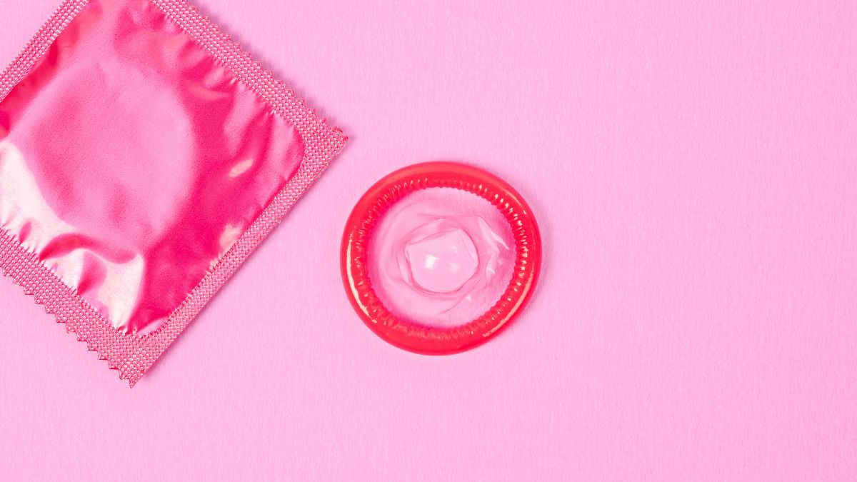 Aún no existe un preservativo pensado para relaciones entre mujeres. Aún no existe un preservativo pensado para relaciones entre mujeres.