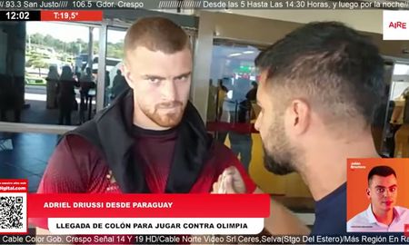 El plantel del Club Atlético Colón llegó a Paraguay para visitar este jueves a Olimpia por la Copa Conmebol Libertadores. El plantel del Club Atlético Colón llegó a Paraguay para visitar este jueves a Olimpia por la Copa Conmebol Libertadores.