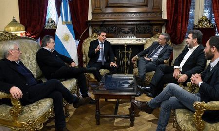 En una reunión con Sergio Massa, Juntos por el Cambio oficializó la candidatura de Pichetto como auditor general de la Nación. En una reunión con Sergio Massa, Juntos por el Cambio oficializó la candidatura de Pichetto como auditor general de la Nación.