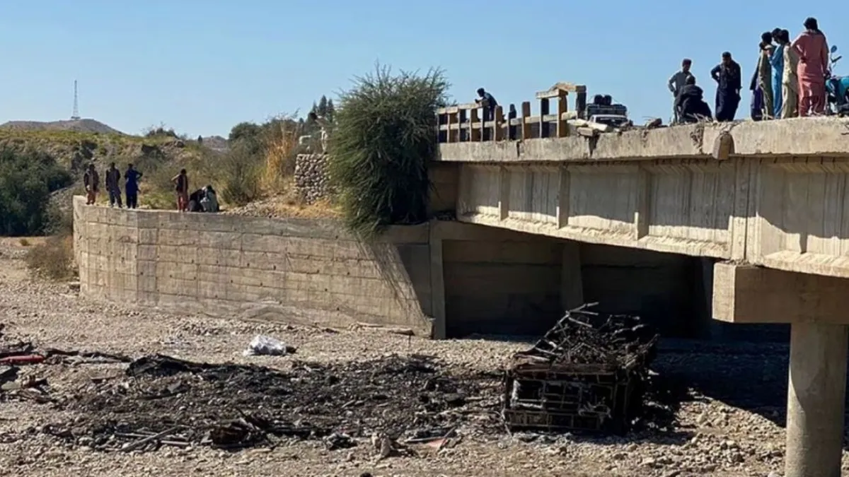Dentro del autobús se transportaban 48 pasajeros que se encontraban a cargo de bidones de petróleo.