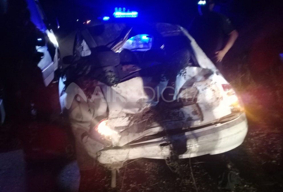 El auto en el que circulaba el joven fallecido quedó destrozado.&nbsp;