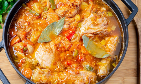 El pollo al disco nació como comida compartida alrededor del fuego. El pollo al disco nació como comida compartida alrededor del fuego.