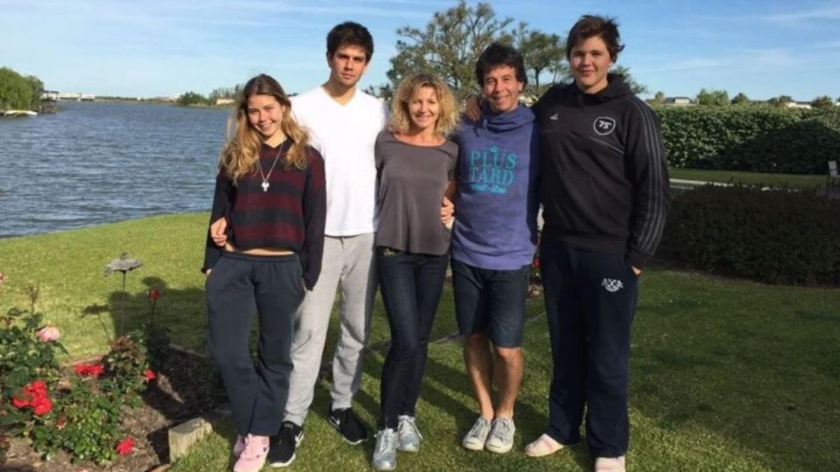 Ariel Rodríguez Palacios tiene una familia con cuatro hijos: Gaspar, Felipe, Máximo y Lourdes. Ariel Rodríguez Palacios tiene una familia con cuatro hijos: Gaspar, Felipe, Máximo y Lourdes.