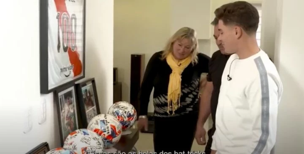 El hogar del futbolista es súper moderno y todos sus familiares viven allí protegidos por un sistema de alta seguridad.