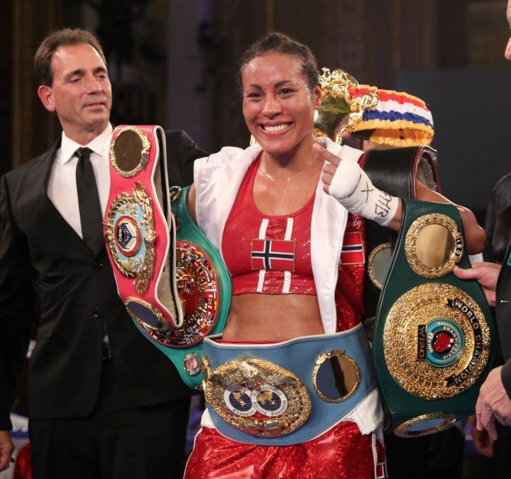 El 14 de septiembre de 2014, la colombiana-danesa Cecilia Braekhus le GPP 10 (unánime) a la croata Ivana Habazin en Copenhague y, de este modo, La Primera Dama unificó los cinturones welter (147 libras o 66,678 kilos).