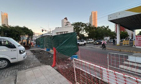 Por trabajos en la cloaca máxima, hay corte de tránsito en calle 25 de Mayo. Por trabajos en la cloaca máxima, hay corte de tránsito en calle 25 de Mayo.
