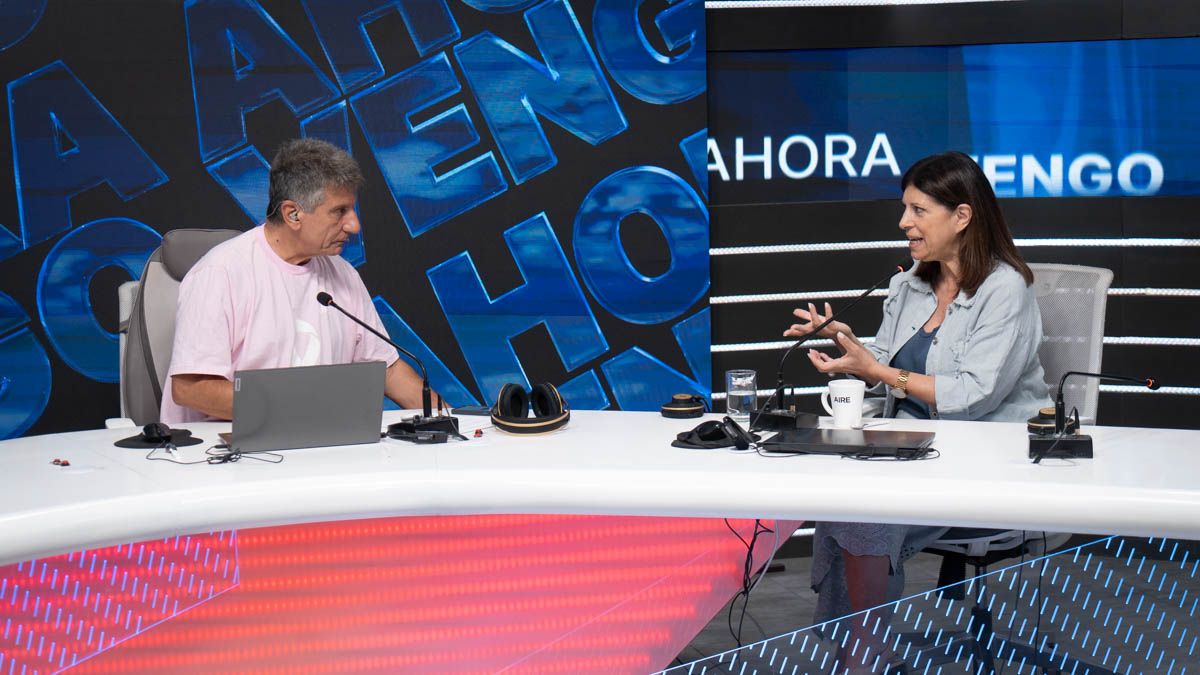 La presidenta de la Cámara de Diputados, Clara García, visitó los estudios de AIRE y defendió el proyecto de Provincias Unidas. La presidenta de la Cámara de Diputados, Clara García, visitó los estudios de AIRE y defendió el proyecto de Provincias Unidas.