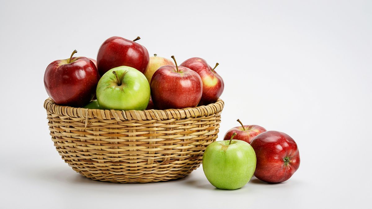 Las manzanas rojas y verdes aportan fibra, vitaminas, minerales y compuestos antioxidantes.