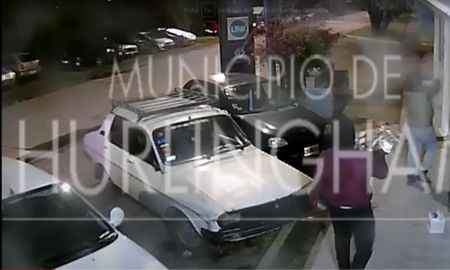 hurlingham: explotan un cajero y se tirotean con la policia hurlingham: explotan un cajero y se tirotean con la policia