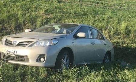 Cuatro delincuentes que escapaban de la policía tras robar un auto en la localidad de Isidro Casanova atropellaron y dejaron gravemente herida a una ciclista Cuatro delincuentes que escapaban de la policía tras robar un auto en la localidad de Isidro Casanova atropellaron y dejaron gravemente herida a una ciclista