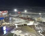 La Ruta 288 permanece bloqueada por el agua en las cercanías de Necochea, donde las ráfagas de viento huracanado causaron daños estructurales en viviendas. La Ruta 288 permanece bloqueada por el agua en las cercanías de Necochea, donde las ráfagas de viento huracanado causaron daños estructurales en viviendas.