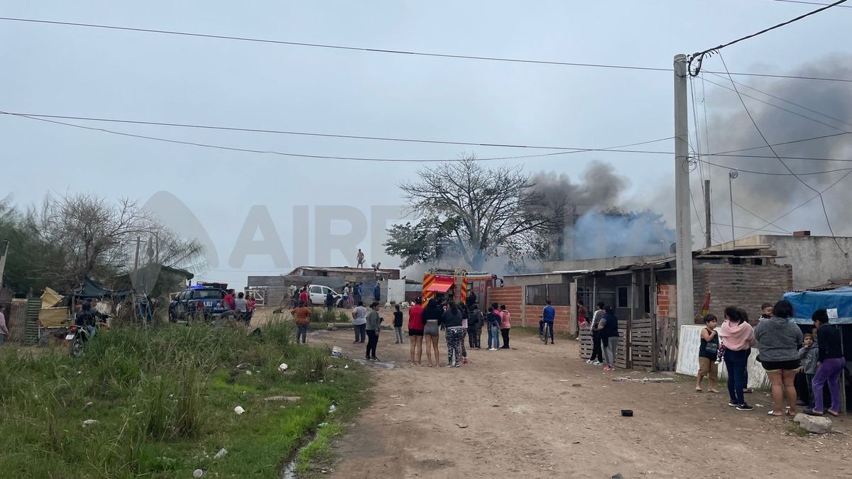 Importante incendio en Barranquitas Oeste: tomaron fuego dos viviendas precarias