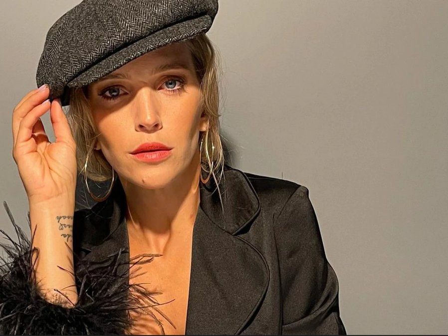 Luisana Lopilato repitió un look ideal para el finde: maxivestido y zapatillas