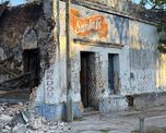 Por el lugar pasaron miles de personas ya que durante muchos años funcionó un bar, tipo pool. Ahora es solo ruinas. Por el lugar pasaron miles de personas ya que durante muchos años funcionó un bar, tipo pool. Ahora es solo ruinas.