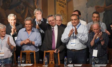 Los dirigentes de la mesa chica de la CGT serán recibidos este lunes por la noche por el presidente Alberto Fernández en la Quinta de Olivos. Los dirigentes de la mesa chica de la CGT serán recibidos este lunes por la noche por el presidente Alberto Fernández en la Quinta de Olivos.