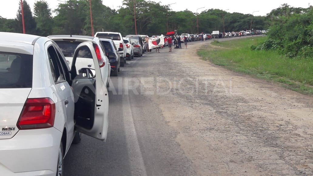 Hinchas de Col&oacute;n viajando a Asunci&oacute;n