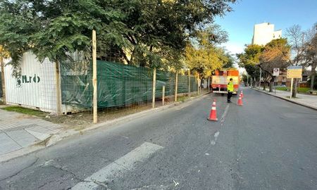La empresa Aguas Santafesinas (ASSA) se encuentra trabajando en la reparación del hundimiento de Bulevar y Urquiza. La empresa Aguas Santafesinas (ASSA) se encuentra trabajando en la reparación del hundimiento de Bulevar y Urquiza.