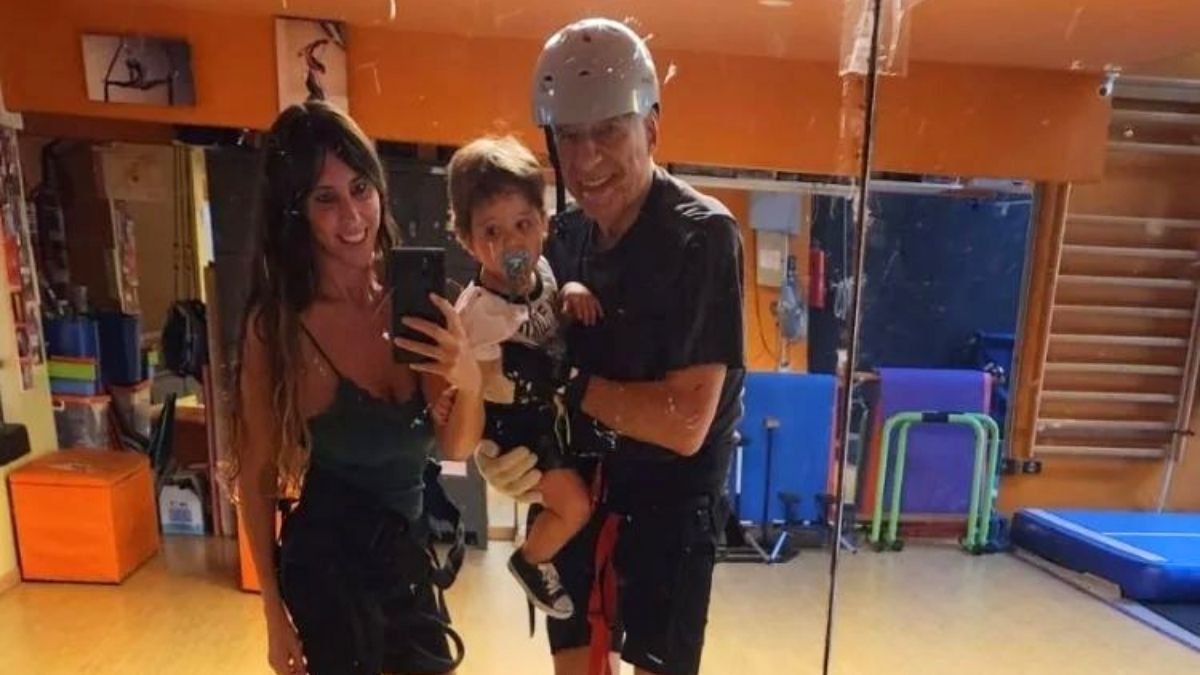Alberto Cormillot disfruta su hobby junto a su esposa e hijo. Alberto Cormillot disfruta su hobby junto a su esposa e hijo. 