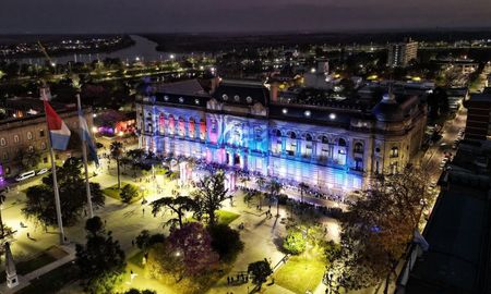 Más de 60 mil santafesinos recorrieron museos, espacios culturales y actividades al aire libre durante la 11º Noche de los Museos. Más de 60 mil santafesinos recorrieron museos, espacios culturales y actividades al aire libre durante la 11º Noche de los Museos.