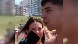 altText(Un joven presentó a sus dos novias en Mar del Plata y causó furor: 