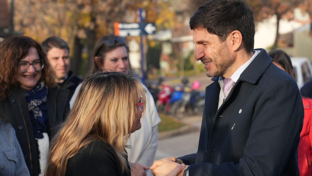 El gobernador remarcó que el objetivo es garantizar condiciones adecuadas para enseñar y aprender.