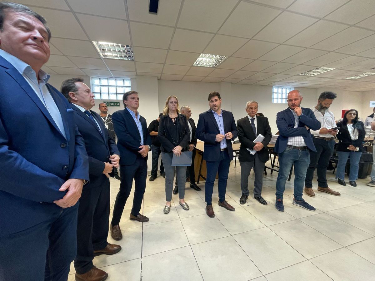 Pablo Ayala, secretario electoral, dio inicio al escrutinio definitivo en Santa Fe. Pablo Ayala, secretario electoral, dio inicio al escrutinio definitivo en Santa Fe.