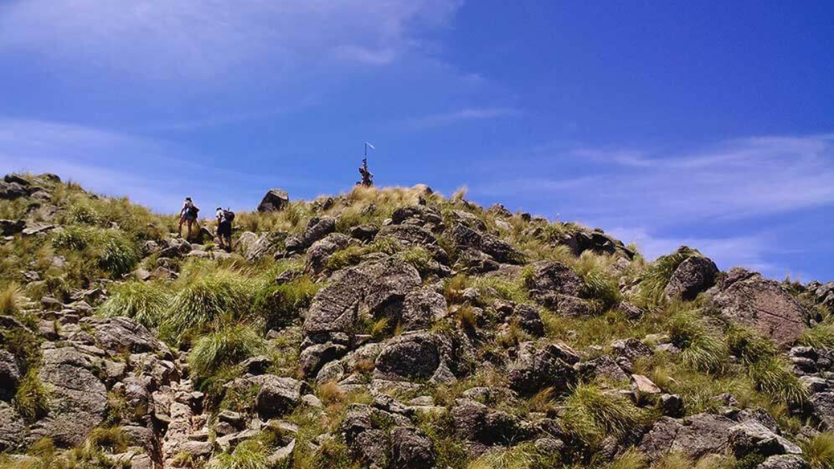 El cerro Uritorco se presenta como uno de los lugares con una gran cantidad de leyendas de energías extraterrestres. El cerro Uritorco se presenta como uno de los lugares con una gran cantidad de leyendas de energías extraterrestres.