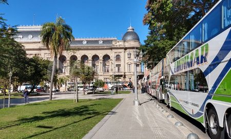 Las empresas de viajes de larga distancia reclamaron en la Casa de Gobierno una ayuda financiera para poder cubrir los salarios de los trabajadores. Las empresas de viajes de larga distancia reclamaron en la Casa de Gobierno una ayuda financiera para poder cubrir los salarios de los trabajadores.