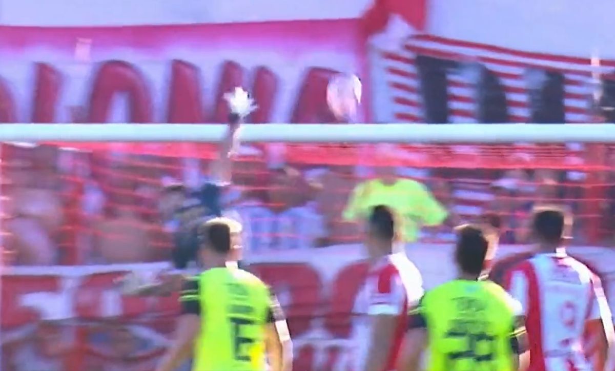 Los palos le negaron el triunfo a Unión en el duelo ante Barracas Central.