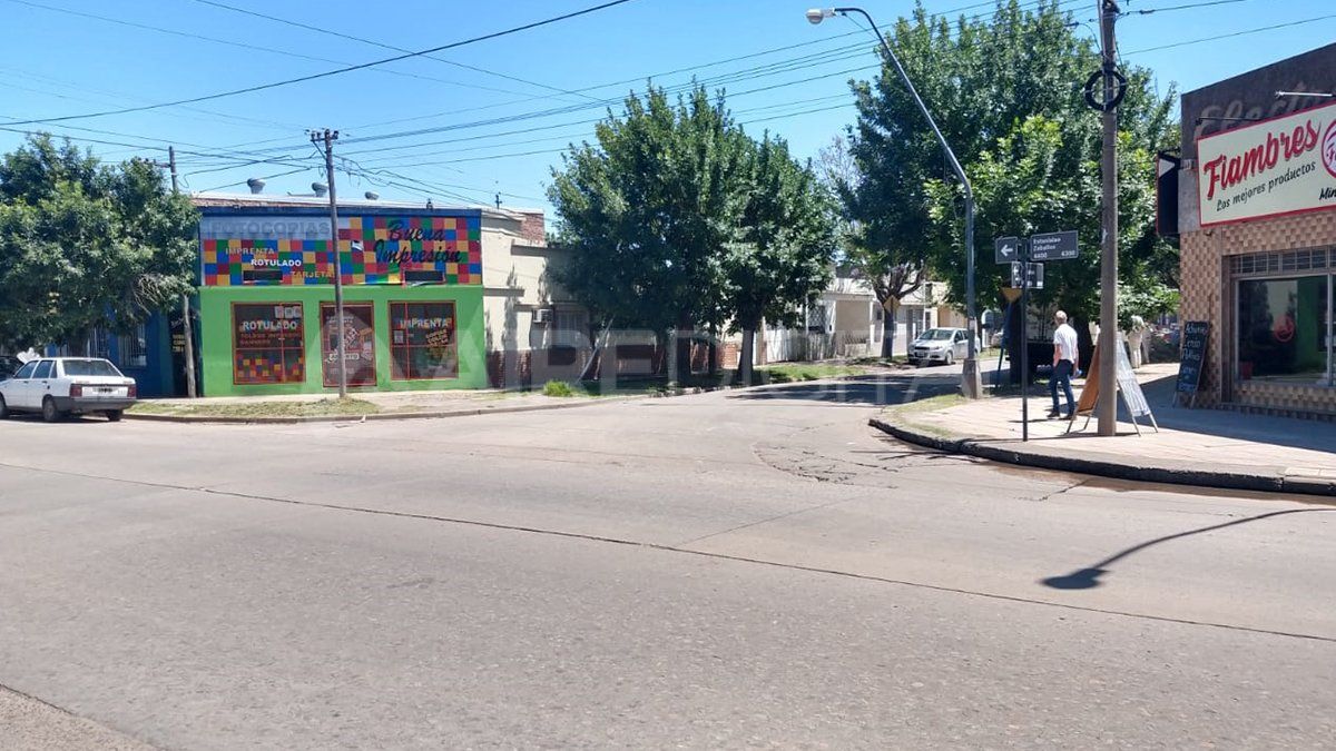 Esquina. El lugar donde ocurrió el impacto entre ambos vehículos.