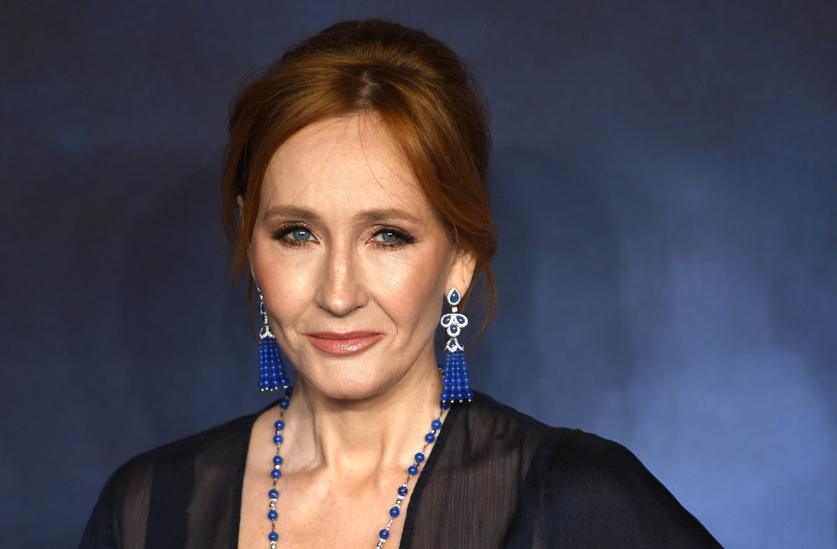 La idea de HBO y Warner Bros. es contar con J.K. Rowling, autora de los libros de Harry Potter, como productora de la serie. 