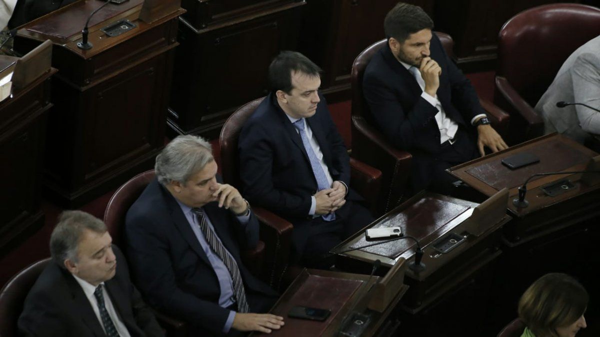 Desde el bloque socialista en la Cámara de Diputados adelantan que no aprobarán las leyes pedidas por el gobernador Perotti sin analizar en detalle el contenido y sin que los ministros brinden explicaciones.